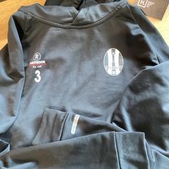 Hettegenser Zwart met KFC DIEST, som rapportert av Stad Hasselt ved bruk av iLost