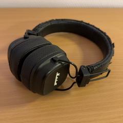 Hodetelefoner, som rapportert av Pouw Vervoer ved bruk av iLost