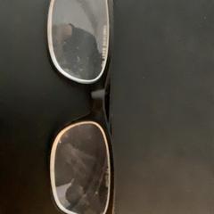 Szemüveg Black, amint azt MEININGER Hotel Berlin Central Station az iLost segítségével jelentette.