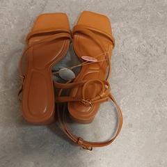 Clothing - Sandalen, as reported by Regio Oost-Vlaanderen using iLost