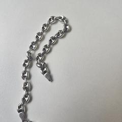Armband, amint azt az iLostnak jelentették.