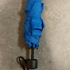 Ombrello Blauw, come riportato da Centraal magazijn utilizzando iLost