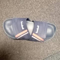 Badeschuhe, gemeldet von Mövenpick Hotel Amsterdam City Centre über iLost