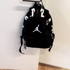 Mochila, segundo informou Qbuzz ZHN usando iLost