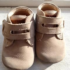 Cipő Beige, amint azt DierenPark Amersfoort az iLost segítségével jelentette.