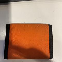 財布 abdella. がiLostで Gemeente Amsterdam によって報告されました