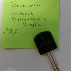 Clau de bicicleta AXA zie foto, segons ha informat St. Antonius Ziekenhuis Utrecht mitjançant iLost