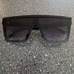 Sluneční brýle, jak nahlášeno Connexxion Amstelveen pomocí iLost