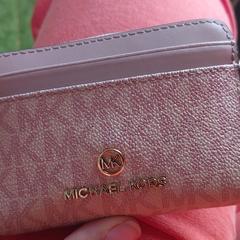 Roze portemonnee Michael Kors a été signalé sur iLost