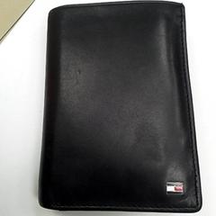 Portafogli BEAUCHAMP, come riportato da ilévia utilizzando iLost