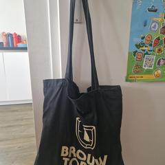 Zwarte tas van BrouwToren met inhoud, iLost에 보고됨