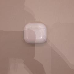 Airpod airpods, rapporterat av Van der Valk Hotel Schiphol med iLost