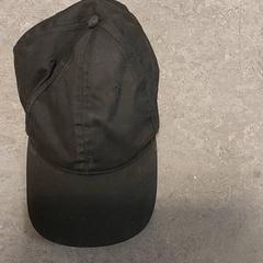 Kleding -Pet zwart, segons ha informat Centraal magazijn mitjançant iLost