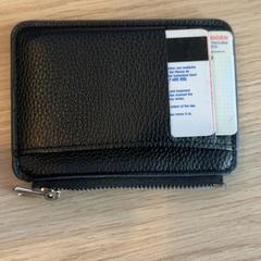 지갑 Pijning, iLost를 사용하여 Pathé Groningen에 보고됨