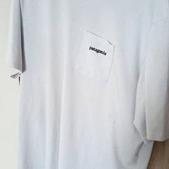 Camicia T-, come riportato da Auberge de Rousch utilizzando iLost