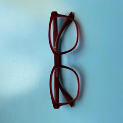 Glasses Red Glasses, Brand: I need you, amint azt Groninger Museum az iLost segítségével jelentette.