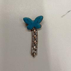 Sieraad argenté et bleu, zoals gemeld door IKEA Clermont Ferrand met iLost