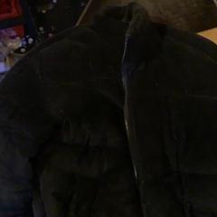 Bunda Zwarte ribbel jas, jak nahlášeno De Heeren van Aemstel pomocí iLost