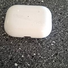 Porta taps per les orelles, segons ha informat Connexxion Amstelveen mitjançant iLost