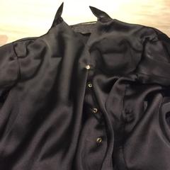 Blusa Zwart satijn, gisa salatu by Van der Valk Hotel Vianen iLost erabiliz