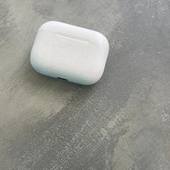 Airpods fodral, rapporterat av RRReis Arriva Achterhoek-Rivierenland med iLost
