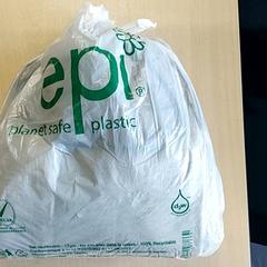 Saco - Plastic zak, como reportado por Regio Oost-Vlaanderen utilizando o iLost