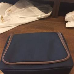 Toilet bag toilt, as reported by Van der Valk Hotel Gorinchem A-15 using iLost
