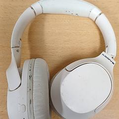 Fejhallgató Wit, amint azt Qbuzz GD Groningen HS az iLost segítségével jelentette.