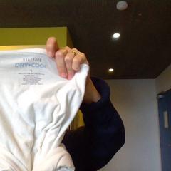 Košile T-shirt blanche, jak nahlášeno MEININGER Hotel Lyon Centre Berthelot pomocí iLost