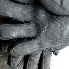 Vestiario - Handschoenen, come riportato da Centraal magazijn utilizzando iLost