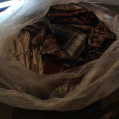 バッグ With Clothes and a hairbrush がiLostで Van der Valk Hotel Amsterdam Zuidas によって報告されました