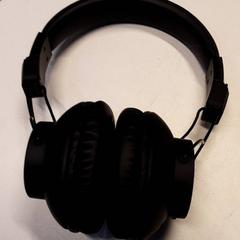 Headphones, as reported by Qbuzz ZHN using iLost