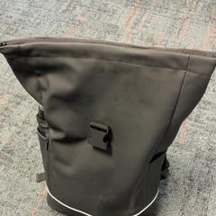 バッグ がiLostで Connexxion Amstelland-Meerlanden Schiphol Zuid によって報告されました