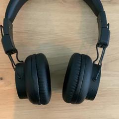 Sluchátka, jak nahlášeno MEININGER Hotel Köln West pomocí iLost