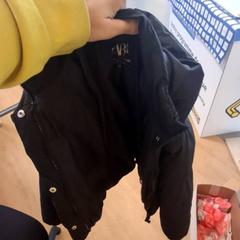 コート Manteau noir がiLostで IKEA Villiers-sur-Marne によって報告されました
