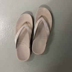 Ladies slipper, gisa salatu by Silver Sands Beach iLost erabiliz