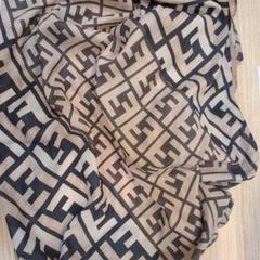 Scarf, zoals gemeld door IKEA Villiers-sur-Marne met iLost