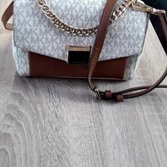 حقيبة نسائية Beige/bruin، كما تم الإبلاغ عنه بواسطة EBS Tramplein عبر iLost