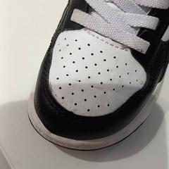 Sapatos, como reportado por allGo Almere utilizando o iLost