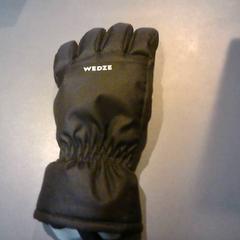 Guante, ha sido reportado por SnowWorld Landgraaf con iLost