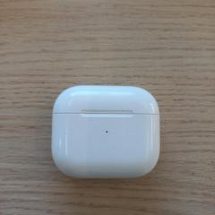 Pouzdro na airpods, jak nahlášeno Arriva West-Brabant pomocí iLost