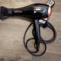 Secador, segundo informou Inntel Hotels Amsterdam Centre usando iLost