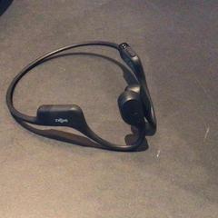 Auriculars, segons ha informat Van der Valk Hotel Amsterdam Zuidas mitjançant iLost