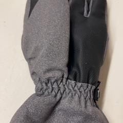 Rukavice, jak nahlášeno Het Amsterdamse Winterparadijs pomocí iLost