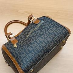 Taška - Handtas, ako bolo nahlásené Regio Antwerpen - Brussel pomocou iLost