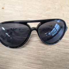 Gafas de sol, segundo informou TCR Tours usando iLost