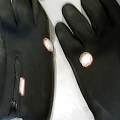 Kesztyű, amint azt SnowWorld Landgraaf az iLost segítségével jelentette.