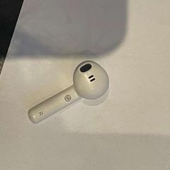 Electronics & Devices & Earphone wit rechts, as reported by Van der Valk Hotel Amsterdam-Amstel using iLost