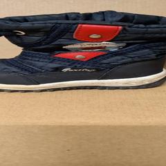 Child's boot, a été signalé par IKEA Forus utilisant iLost