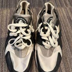 Scarpa, come riportato da Inntel Hotels Utrecht Centre utilizzando iLost